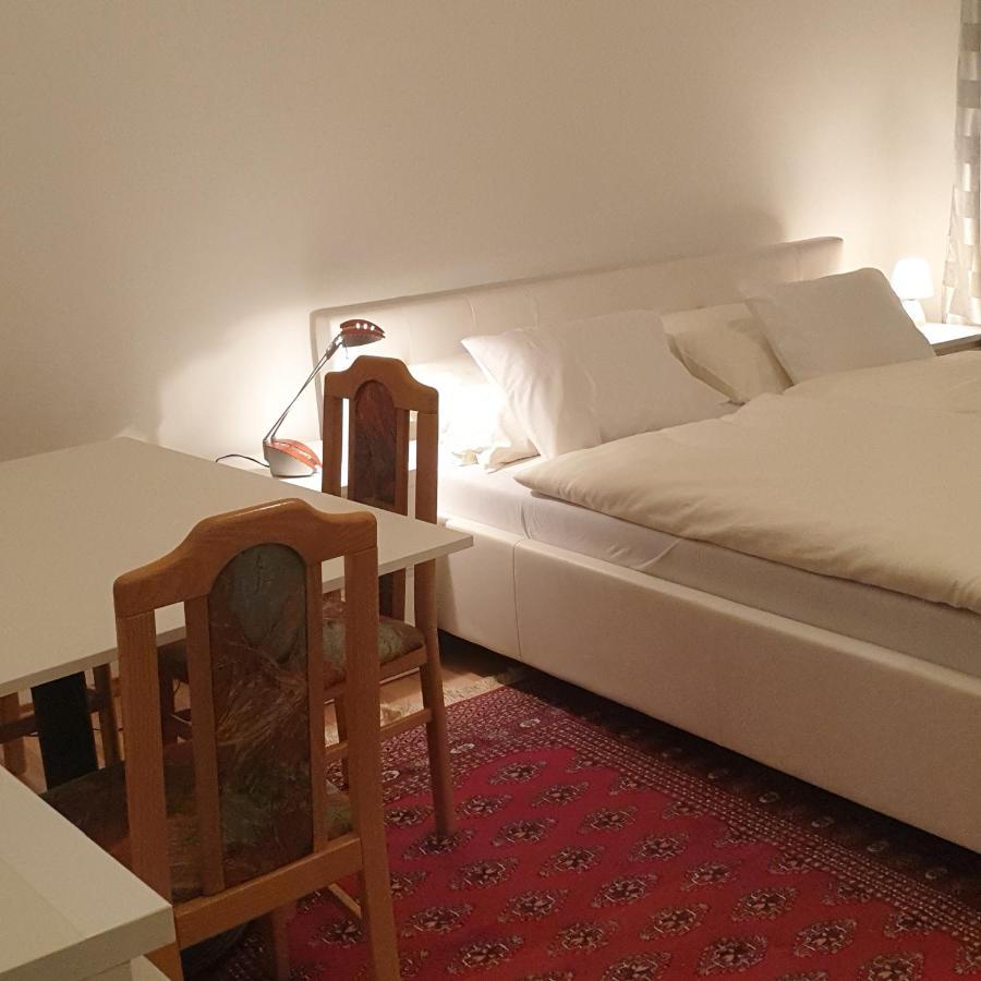 Weisses Appartement เวียนนา ภายนอก รูปภาพ
